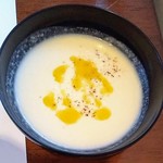 Ichuu - 【夜コース】じゃがいも冷製スープ　オリーブオイルと黒にんにく粉かけ