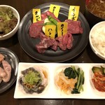 やみつき匠 - 匠ランチ 上¥1480特上¥1980匠¥2480匠自慢のお肉食べ比べやモルモン、特上からは肉寿司も付いてこのお値段。とってもお得で大満足な匠特製ランチです。