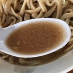 麺とび六方 - ラーメン大盛＠830円のスープ