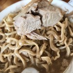 麺とび六方 - ラーメン大盛＠830円の肉