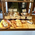 まつぼっくりパン - 店内(レジ横)