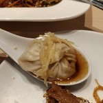 DIN TAI FUNG - 1904_DIN TAI FUNG -鼎泰豐- Kota Kasablanka_Xiao Long Bao Ayam＠60,000Rp(小籠包鶏)醤油と生姜を乗せて美味しくいただきます！