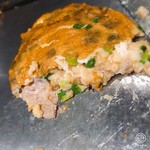 Okonomi Teppan Doro - 卵多めの生地みたいでフワフワしてる。出汁と一緒に食べると明石焼きに似た感じ！