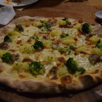 Trattoria - 1905_Trattoria Sanur_BROCCOLI AND SALSACIA@85,000Rp(ブロッコリーとイタリアンソーセージのピッツァ)