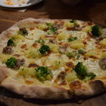 Trattoria - 1905_Trattoria Sanur_BROCCOLI AND SALSACIA@85,000Rp (ブロッコリーとイタリアンソーセージのピッツァ)