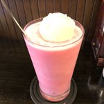 黒田珈琲 - いちごシロップ、牛乳、バニラアイス！美味しい！