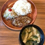 びっくりドンキー - レギュラーディッシュランチ200g（959円）、ライス大盛り（＋97円）