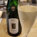 馳走 啐啄一十  - お酒①アダミ・ボスコ・ディ・ジーカ・ブリュットNV(イタリア、プロセッコ)
      葡萄品種:プロセッコ95％、シャルドネ5％
      スッキリとした飲みくちで辛過ぎない爽やかさ