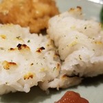 馳走 啐啄一十  - (03)鱧(愛媛県伊予灘産、平田水産)の炭火焼き落とし
      丁寧に骨切り後、表面をパリッと炭火で焼いてありますが、中身はしっとりとした食感が残っており、複雑な味わいが楽しめます。
