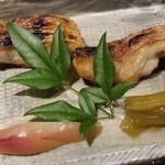 馳走 啐啄一十  - (16)炭火焼き赤鯥
      (17)炭火焼き赤鯥、
      蓮芋、煮生姜