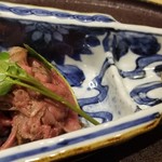 馳走 啐啄一十  - (19)仙台牛(A5等級12ランク未経産)のイチボのローストビーフ、和辛子&山葵で
      備長炭でじっくり焼き上げられ肉自体の旨みが増していますし、 芳ばしく薫り立っています。