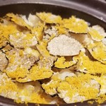 馳走 啐啄一十  - (20)夏トリュフご飯(プレーン)、毛蟹(北海道オホーツク海産)入り、唐墨掛け
      夏トリュフの軽やかな薫りが立ち昇り、旨塩な唐墨が味わいに深みを加えます。