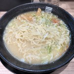 山系無双 烈火 - 縮れ平打ち太麺