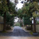 Shofuku Ro - 門から入ってもお店の入り口は見えない神社仏閣のよう