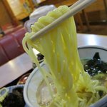 この味めん - 麺をアップで