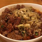 川菜館 - 牛肉の下にはモヤシとキャベツがたっぷり