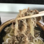 立喰い生麺 - 小間切れの牛バラ肉たっぷり