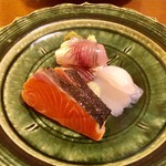 肴とお酒 うを弘 - 時知らず、イカ、アジの刺身