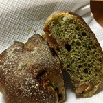 Pane Ho Maretta - 抹茶の生地に、苺とカシューナッツ