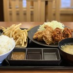 からやま - 合い盛定食（大盛）669円［赤カリ×2・カリッともも×2］。