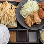 からやま - 合い盛定食（大盛）669円［赤カリ×2・カリッともも×2］。