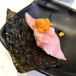 Kappasushi - 三段つかみ寿司 大トロとうに 300円