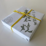 ふじや千舟 - お土産用はこんな包装紙です。