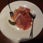 ビストロオカジ - オードブル　生ハムとピクルス