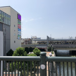 本格さぬきうどん　穂乃香 - 阪神電車尼崎駅越しに尼崎城が小さく見えます。もともと可愛いお城ですが。