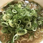 ラーメン 横綱 - ねぎ投入