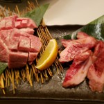 炭火焼肉 御用 - 厚切り特上牛タンと中落ちカルビ