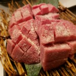 炭火焼肉 御用 - 厚切り牛タン