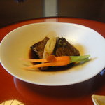 つる幸 - 能登牛の鍬焼き（大蒜チップ付き）