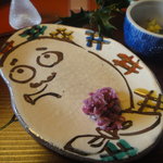 つる幸 - お皿は（山崎裕理さんの百楽シリーズ？）お目出度いおかめやひょっとこでした