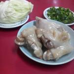 豚足のかどや - 豚足＋キャベツ＋ネギの三点セット…あ、タレがないや