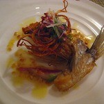 E.Bu.Ri.Ko - 魚料理　真鯛のポワレ　オレンジとえのきだけのソース