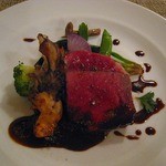 E.Bu.Ri.Ko - 肉料理は…ニュージー産　牛リブロースのグリエ　バルサミコと冬虫夏草のソース