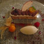 E.Bu.Ri.Ko - デザート　セップのメレンゲとムースショコラ　ポルチーニのメレンゲの上にムースショコラがのってます