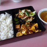 銀華飯店 - 中華弁当800円(スープ付)