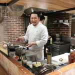 AU GAMIN DE TOKIO table - 稲村シェフの笑顔