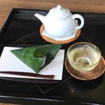 Ryuureiseki - 清水冷煎茶・お菓子付（510円）