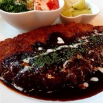 西洋亭 - 甘めソースがカツレツにしゅんでます♪