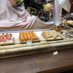 スプレンディード - ピーチカンタービレ４７００円。カップケーキ。これらはイマイチ。。。テーブルサービスのリゾットとともに、２人揃って低評価でした(T . T)