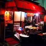 ヨシミ商店 - ヨシミ商店:赤い雰囲気がいい感じ