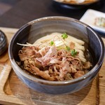 手打うどん 丸亀渡辺 - ■肉ぶっかけうどん（冷）450円