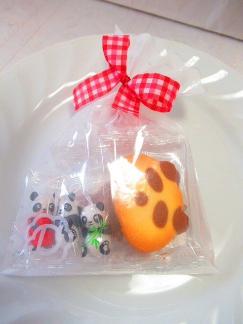 可愛い ハローキティスティックゼリー など イッツデモ 札幌アピア店 は 菓子類 ファッション雑貨 化粧品などを販売する全国チェーンのお 店 プレゼント用の 可愛くて手軽なお菓子が充実しています By 食べ過ぎ太り過ぎ イッツ デモ 札幌アピア店 It S