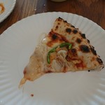 ピッツァ&カフェ バード アール4 - サルサチキンピザ。
