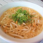 立喰うどん・そば　大和庵 - 約三年ぶりの「かけうどん」（230円込）（2019年8月）＊店主さんにお願いすると入れてもらえる「天かす」も美味い。