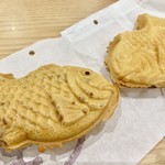 うすかわ五右衛門 - 自分はカスタードクリーム。 奥さんがとろつぶあずき。 いずれも税込み150円