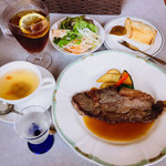 Kafe Resutoran Kaede - シェフのおすすめ肉ランチ@1200円 サラダバー、スープバー、パンorライス、ドリンク、飲むお酢込み